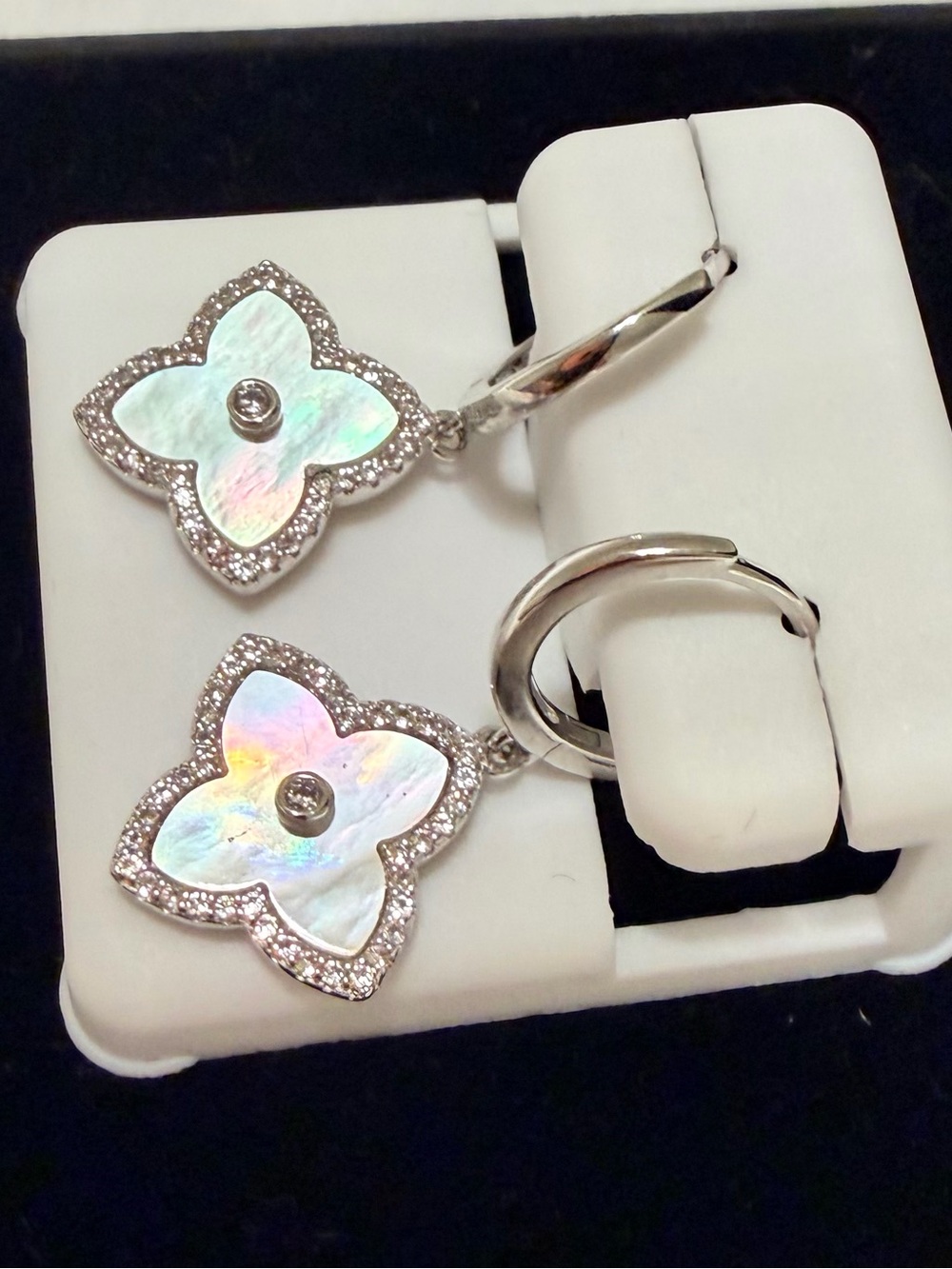 High quality 925 Silver Mother-of-Pearl Floral Drop Earrings - Iridescent White